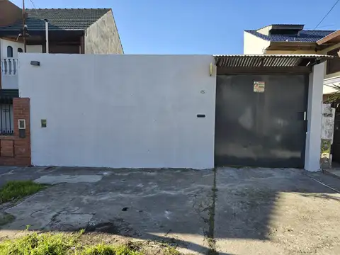 ALQUILER GALPON 361m² de terreno.
