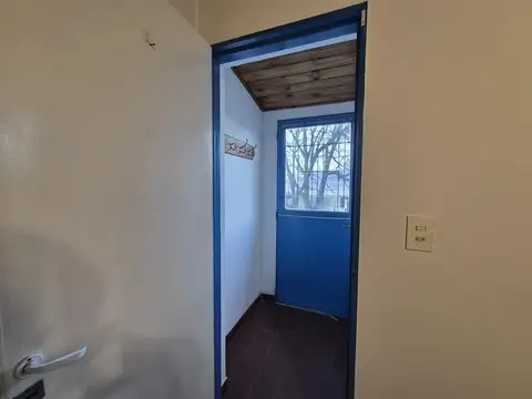 Casa 6 ambientes con 2 baños