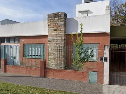 Casa 4 ambientes - Castelar Sur