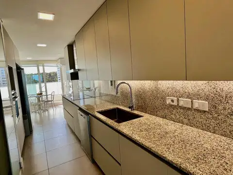 Departamento en Alquiler con 1 cocheras