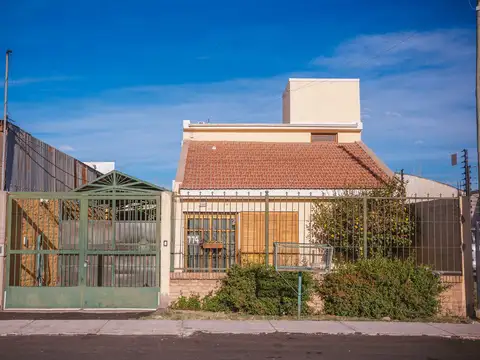 Casa en venta godoy cruz - lateral este acceso sur