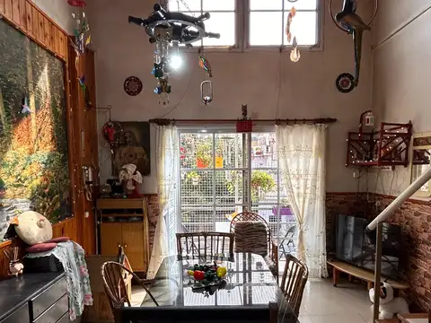 Departamento tipo casa en venta en Villa Luro