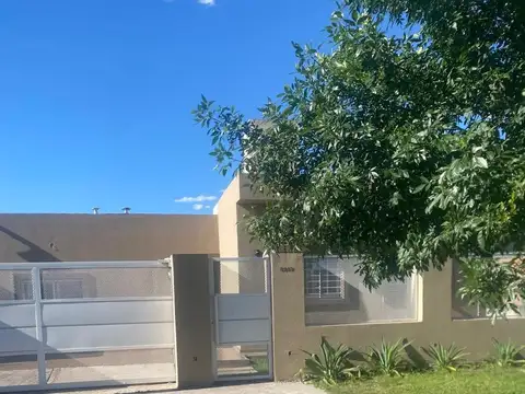 Casa en Venta con 2 cocheras