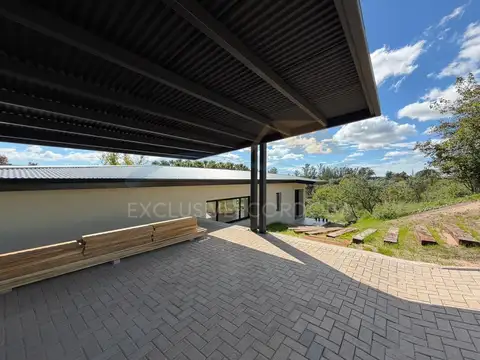 Casa 7 ambientes con 4 baños