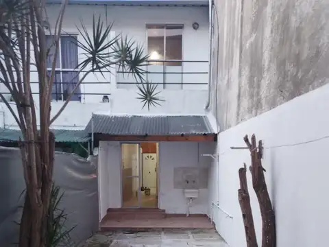 Depto Tipo Casa en Alquiler en Caseros, $ 700.000