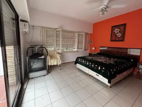 Casa 6 ambientes con 2 baños