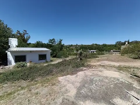 VENTA CASA 2 DORMITORIOS Y DEPOSITO EN TANTI