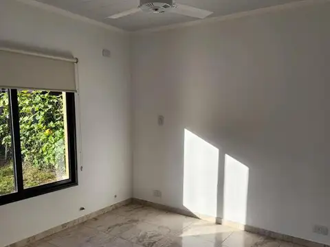 Distinguida propiedad sobre Acceso a la Ciudad. Construccion nueva. SAN JOSE. ENTRE RIOS.