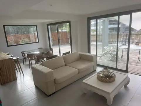 Casa de 2 plantas en Complejo Privado "Ecos de la Barra"