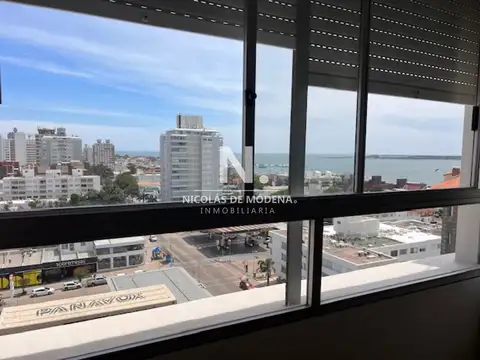 Apartamento en Peninsula a 1 cuadra playa mansa y a 2 playa brava.