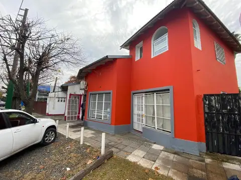 Tres locales en venta, con estacionamiento - Ituzaingó Norte