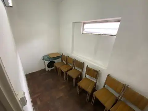 Tres locales en venta, con estacionamiento - Ituzaingó Norte