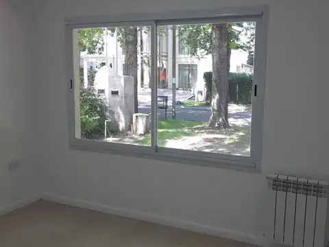 Casa en Alquiler con 1 cochera