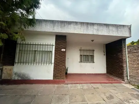PH, en planta baja, 3 ambientes y patio 