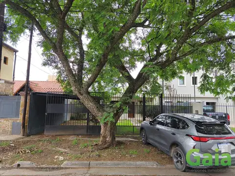 CASA EN VENTA  EN GRAND BOURG 2 DORMITORIOS