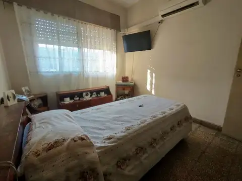 CASA 4 AMBIENTES VILLA LUZURIAGA FONDO PARRILLA