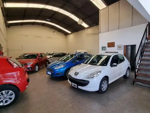 Avenida Calchaqui al 3700 a pasos Quilmes Factory / Jumbo