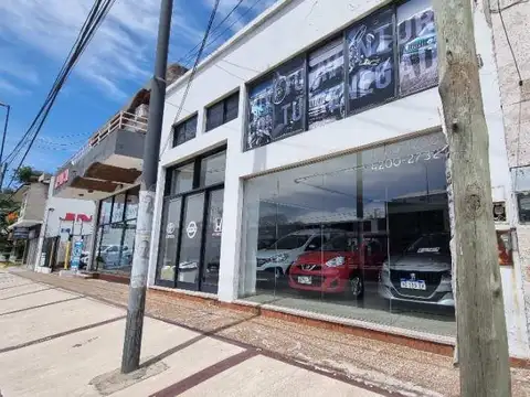 Avenida Calchaqui al 3700 a pasos Quilmes Factory / Jumbo