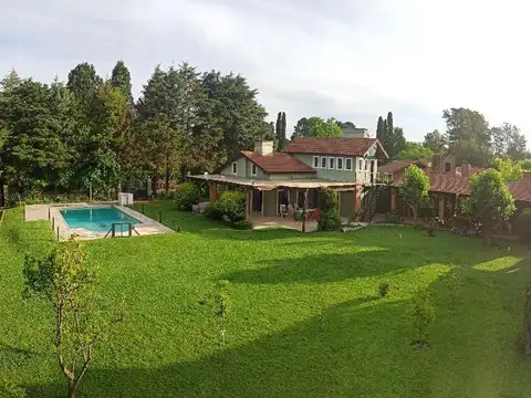 AUR. Venta. 2 Casas Sobre Lote De 1.900 M2. Quincho Y Pileta. El Remanso