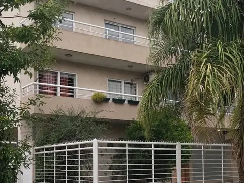 MODERNO DEPARTAMENTO 3 AMBIENTES C/COCHERA