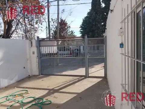 Vende Casa con Local Comercial en Neuquén