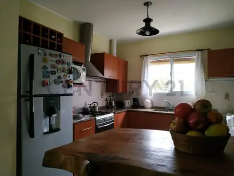 Casa 5 ambientes con 2 baños