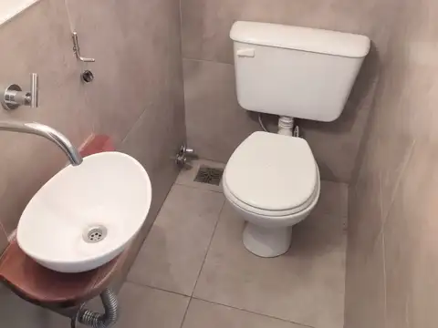 Casa en Alquiler con 2 cocheras