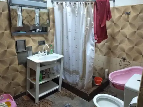 CASA con LOCAL en venta en Centro de G. de Laferrere