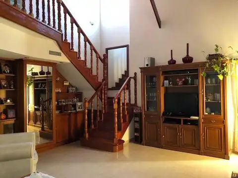 Casa 4 ambientes con 4 baños