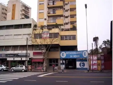 3 AMBIENTES AMPLIOS AL FRENTE SOBRE AVDA. MITRE