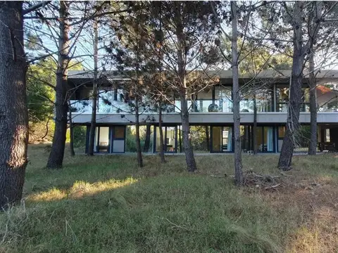 VENTA CASA 5 AMBIENTES  COSTA ESMERALDA