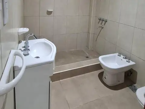 Depto. de 2 amb. con cochera en venta | Apto crédito | Berazategui