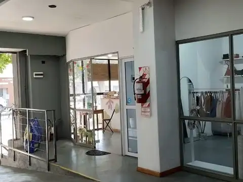 Local 7 y Pza Olazábal - 240m²  Múltiples Destinos