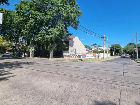 Unica esquina sobre Brandsen