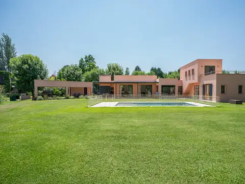 Casa en venta en Carmel Club de Campo, Pilar - 8 ambientes