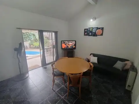 CASA EN LANUS OESTE, DOS PISOS Y LISTA P/ MUDARTE