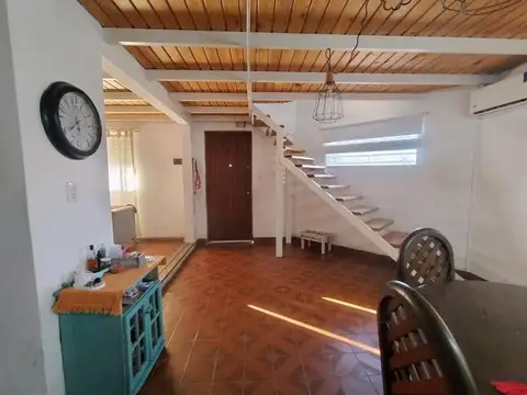 VENTA CASA 4 AMB/LOMAS EXCELENTE UBICACIÓN CON TERRAZA