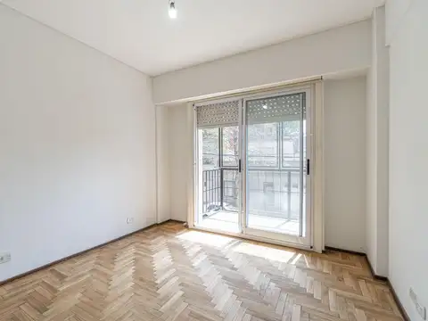 Departamento en  venta 3 ambientes con balcon y  patio en Lanus Este