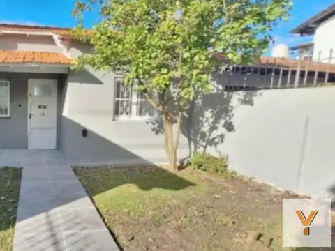 Casa en venta - 2 Dormitorios 2 Baños - Parque Luro