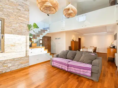 Casa en venta 2 dormitorios con pileta en Las Tardes Roldan