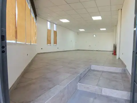 LOCAL COMERCIAL EN ALQUILER - PLOTTIER