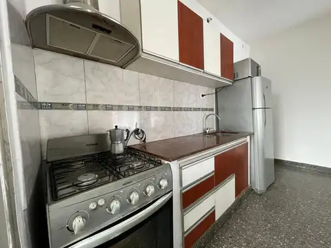 Casa 6 ambientes con 2 baños