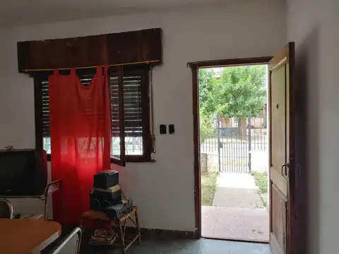 VENTA Casa 3 ambientes con amplio patio,  Casa a Restaurar