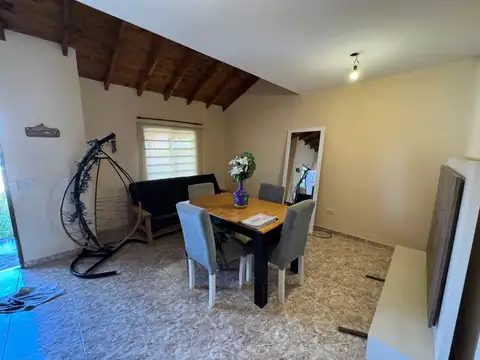 Casa 4 ambientes con 2 baños