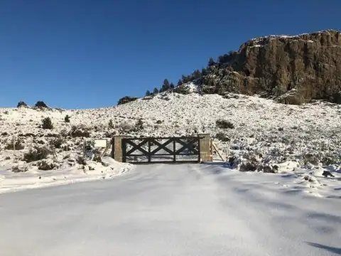 Increible Chaca en Ñirihuau de 20.211 m2 con casa y vistas al lago, y montañas