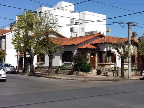 Excelente esquina para uso profesional más vivienda, zona comercial de la calle Córdoba TOUR VIRTUAL