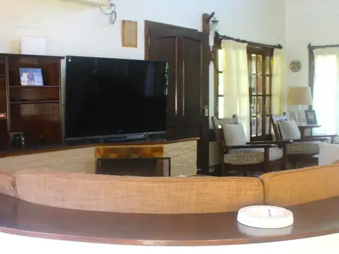 ALQUILER GRAN CASA MAPUCHE VISTA AL GOLF