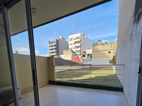 Departamento monoambiente en alquiler con balcon aterrazado en Villa del parque