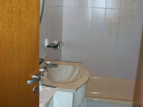 Departamento 2/3 ambientes. Primer piso x escalera