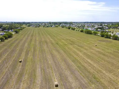 Fracción ideal de 100.000m² con 195 metros de frente sobre A012, en Roldan